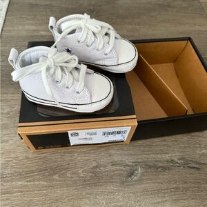 Converse crib shoes size 1
